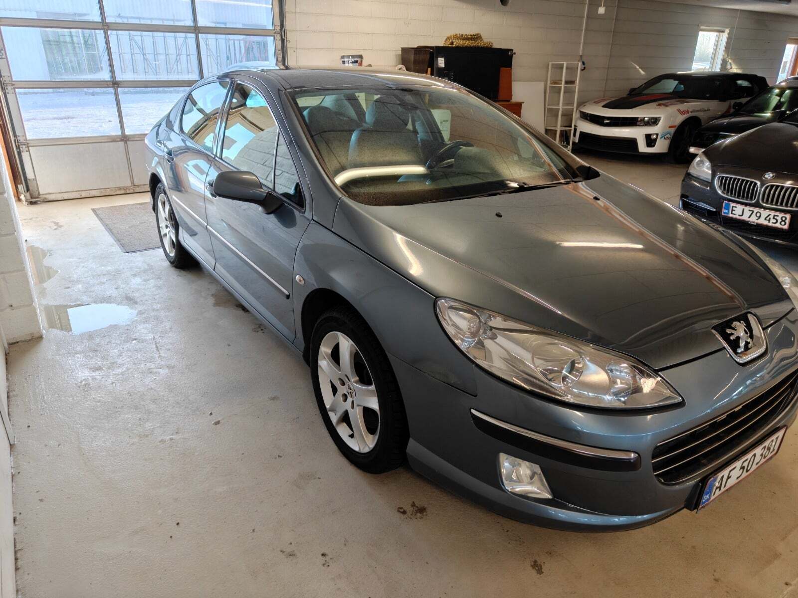 Gul Peugeot 407 fra 2007