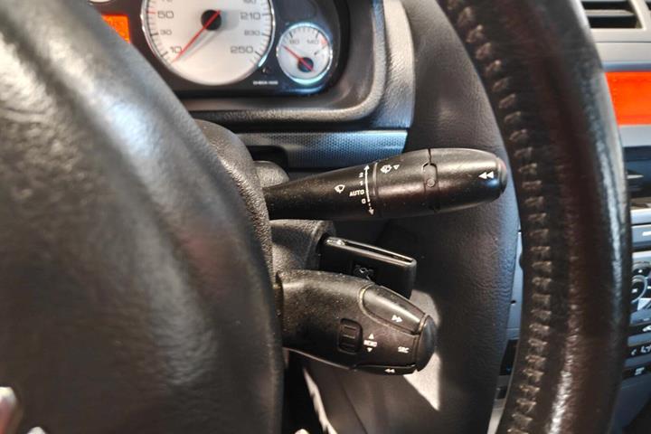Gul Peugeot 407 fra 2007