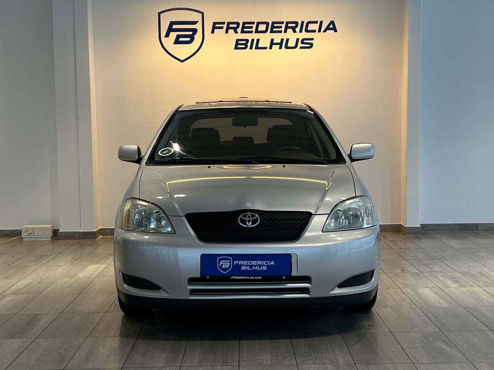 Sølv Toyota Corolla fra 2002