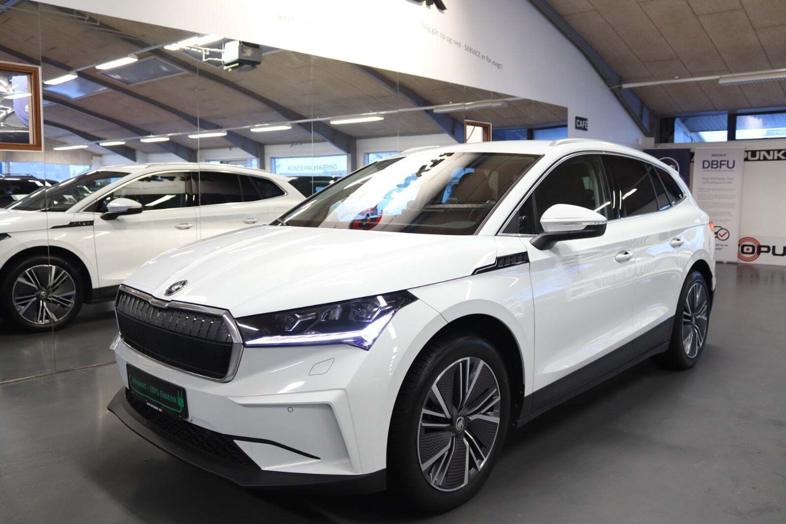 Hvid Skoda Enyaq fra 2025