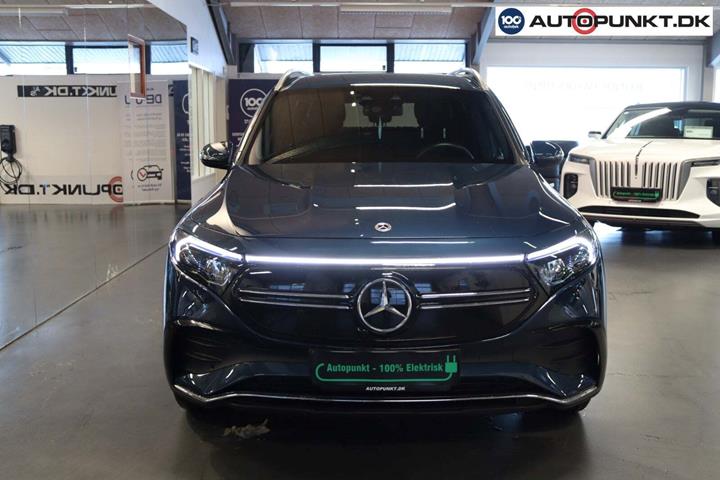 Blå Mercedes EQB300 fra 2023