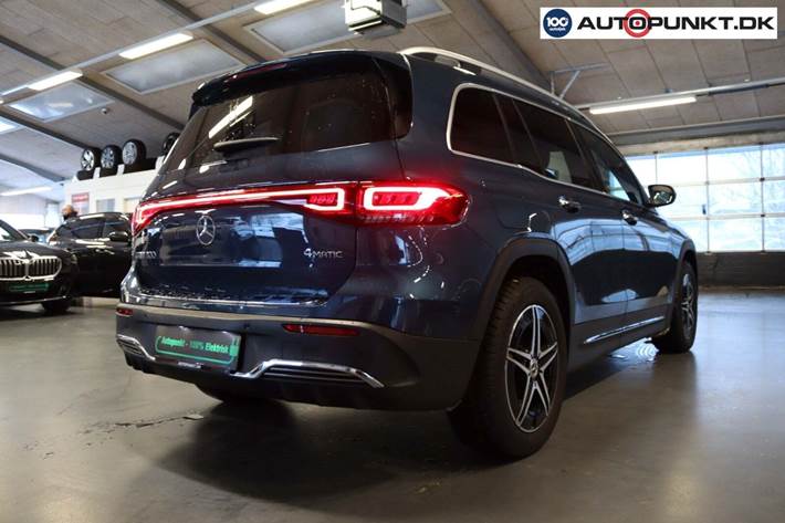 Blå Mercedes EQB300 fra 2023