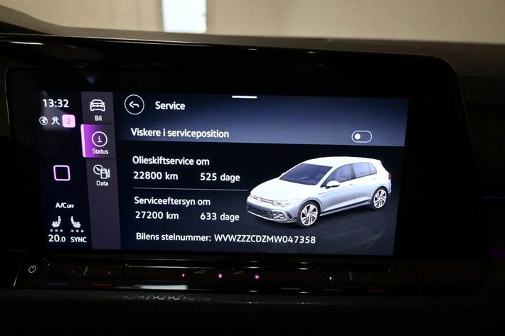 Rød VW Golf VIII fra 2020