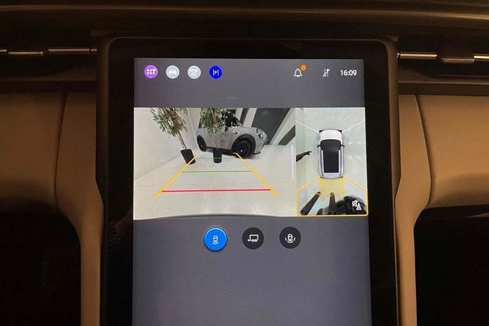 Rød Ford Explorer fra 2025