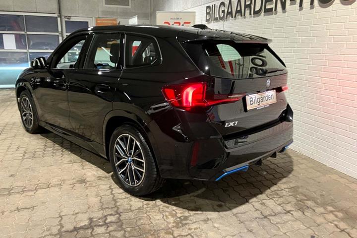 Sort BMW iX1 fra 2023