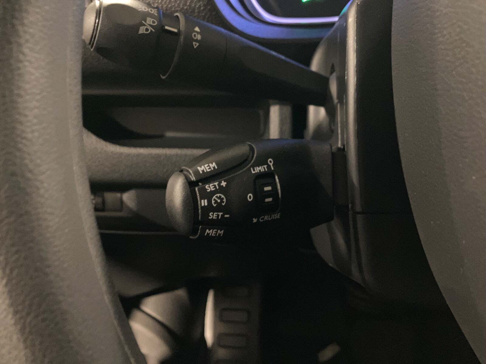 Hvid Peugeot e-Expert fra 2024