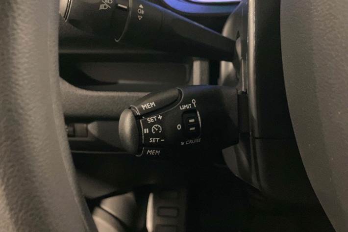 Hvid Peugeot e-Expert fra 2024