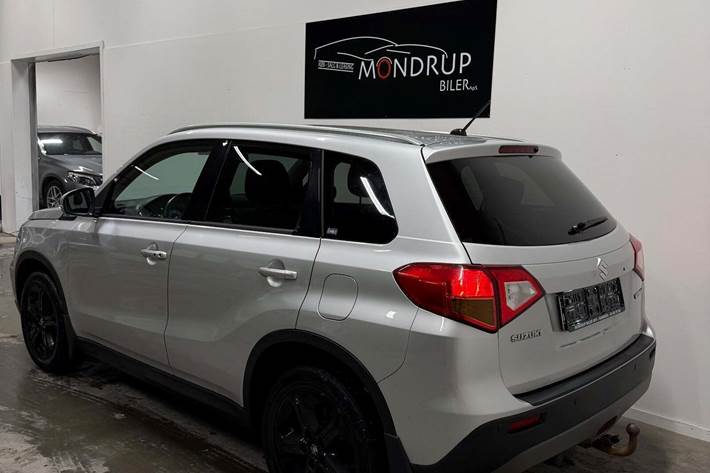 Sølv Suzuki Vitara fra 2016