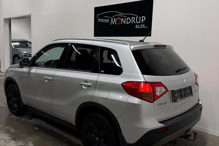 Sølv Suzuki Vitara fra 2016