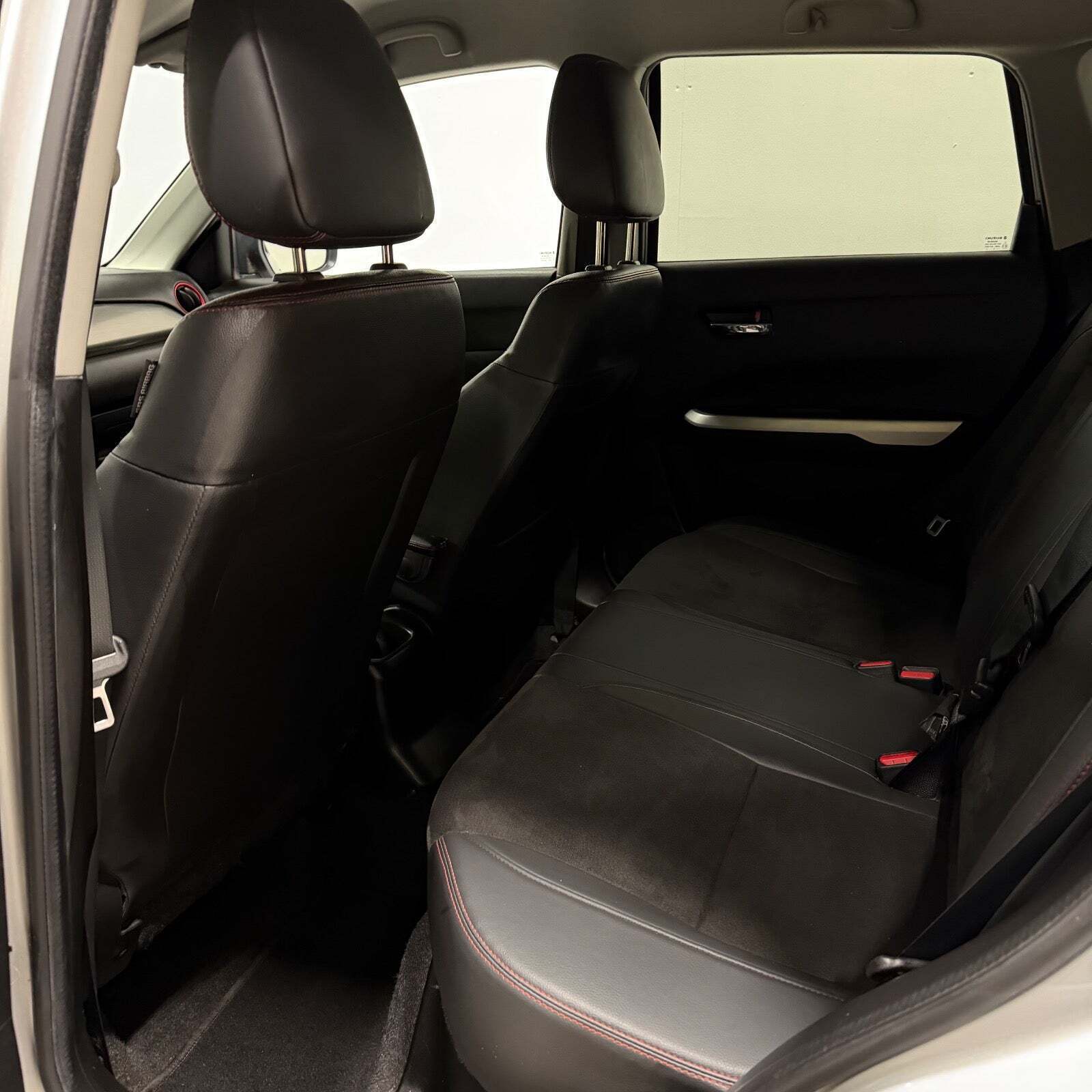Sølv Suzuki Vitara fra 2016