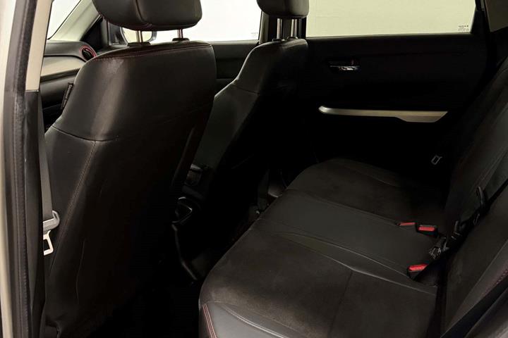 Sølv Suzuki Vitara fra 2016