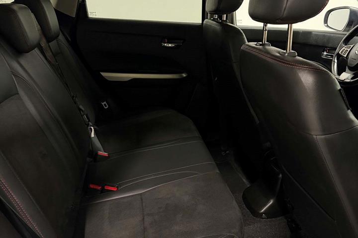 Sølv Suzuki Vitara fra 2016