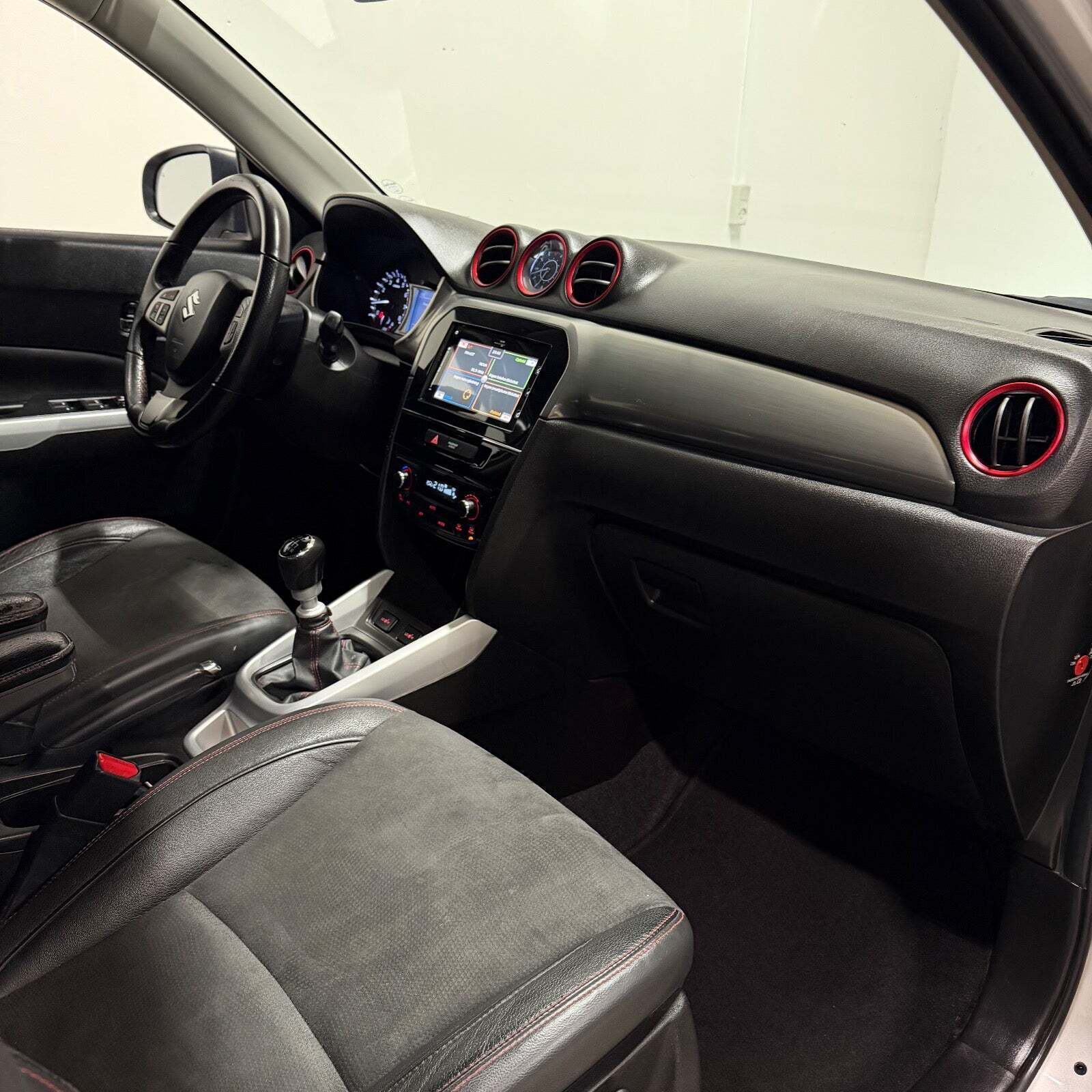 Sølv Suzuki Vitara fra 2016
