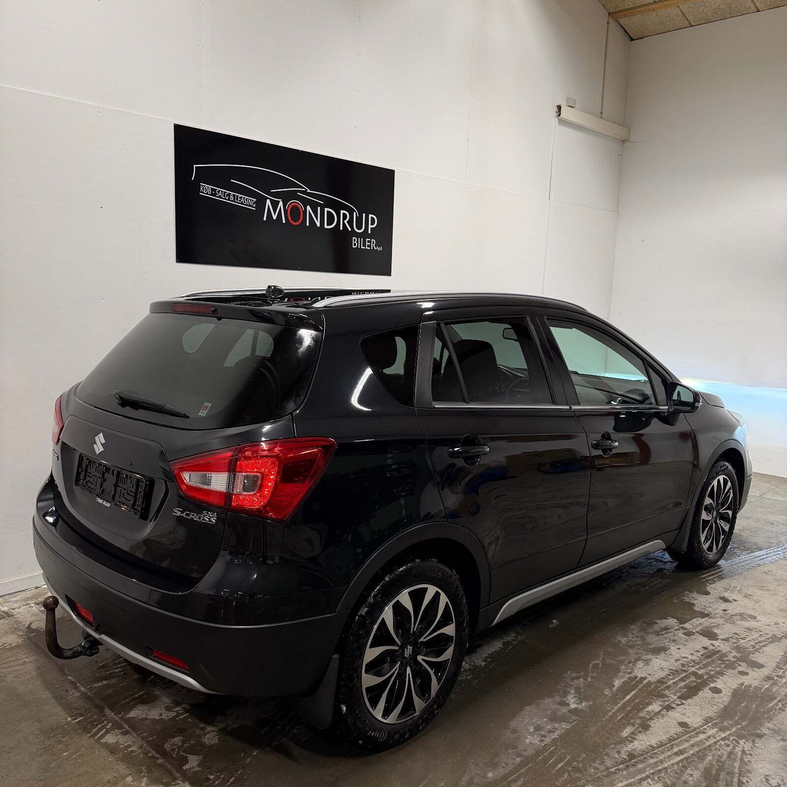 Sort Suzuki S-Cross fra 2016