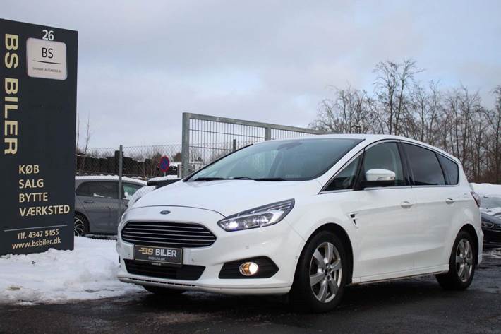 Hvid Ford S-MAX fra 2017 set udefra