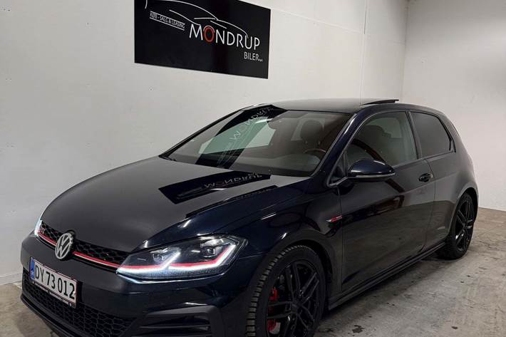 Blå VW Golf VII fra 2018 set udefra