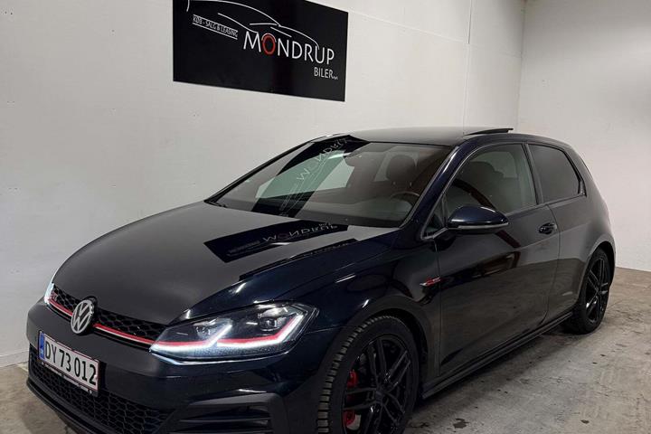 Blå VW Golf VII fra 2018 set udefra