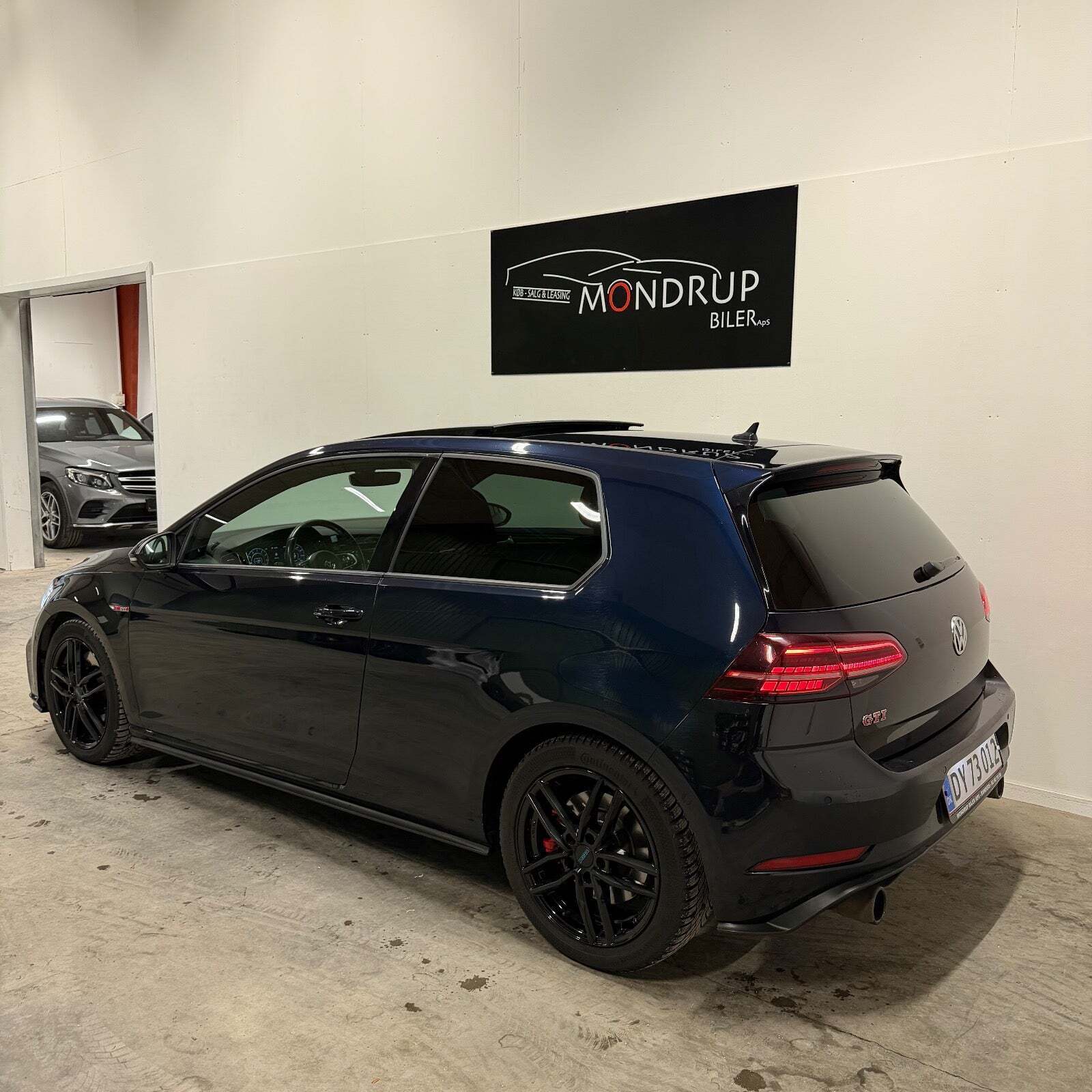 Blå VW Golf VII fra 2018
