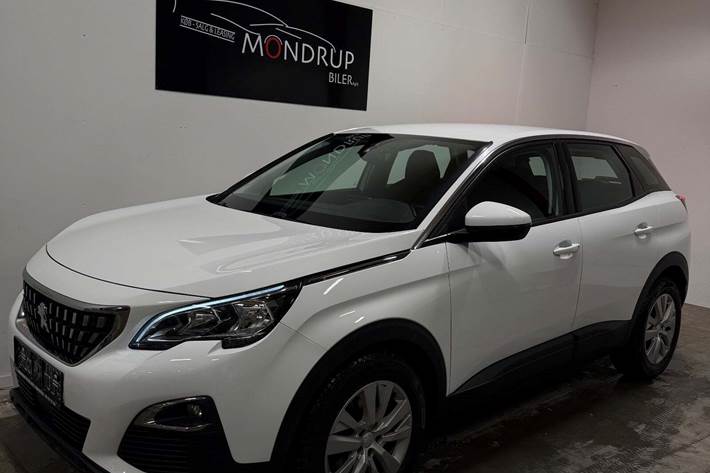 Hvid Peugeot 3008 fra 2018 set udefra