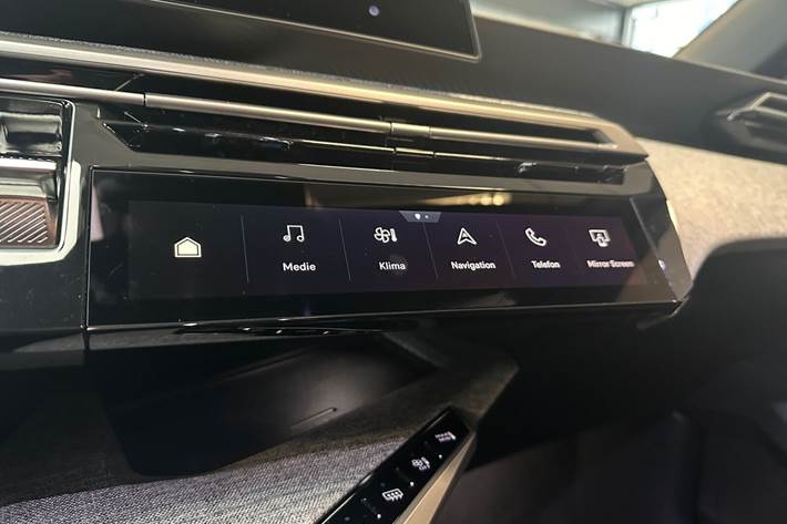 Grå Peugeot e-5008 fra 2025