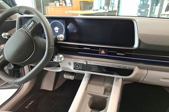 Blå Hyundai Ioniq 6 fra 2024