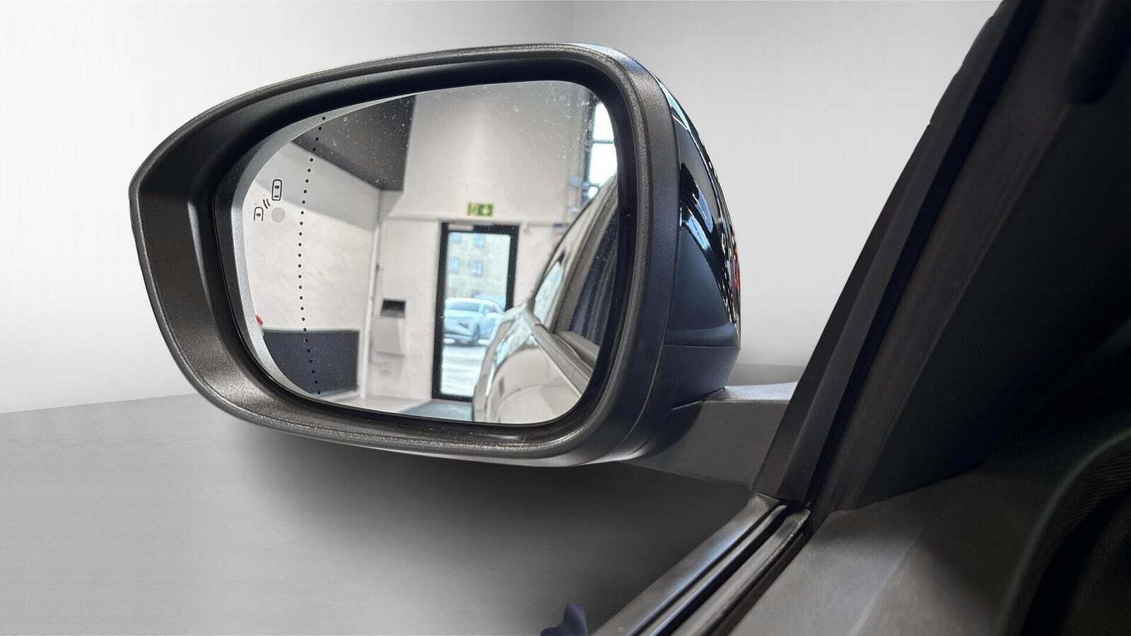 Grå Renault Megane E-Tech fra 2023