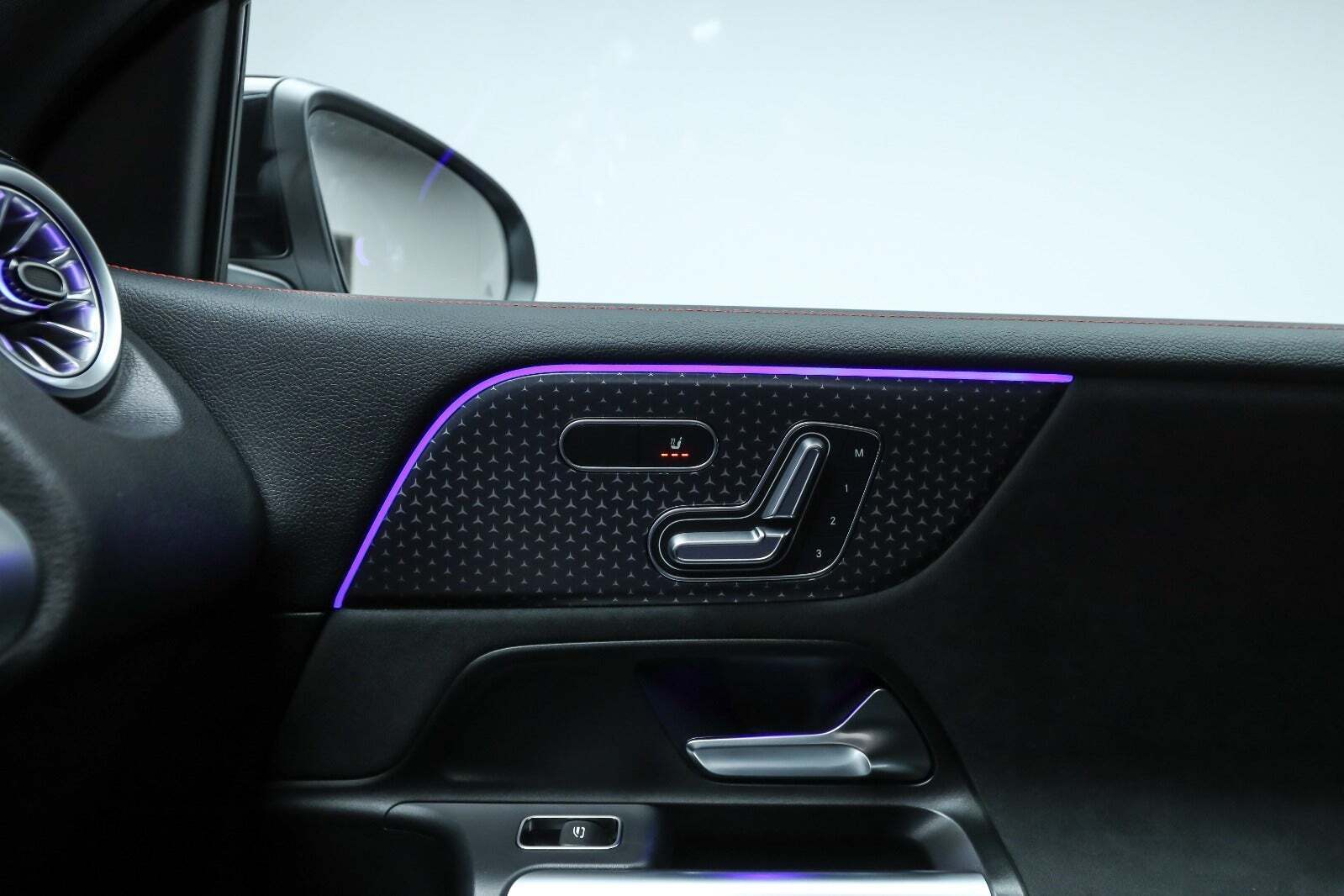 Sort Mercedes EQB250+ fra 2026