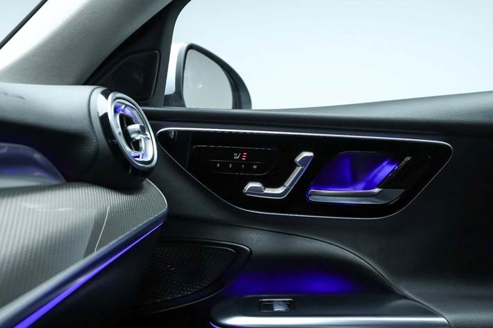 Sølv Mercedes C220 d fra 2022