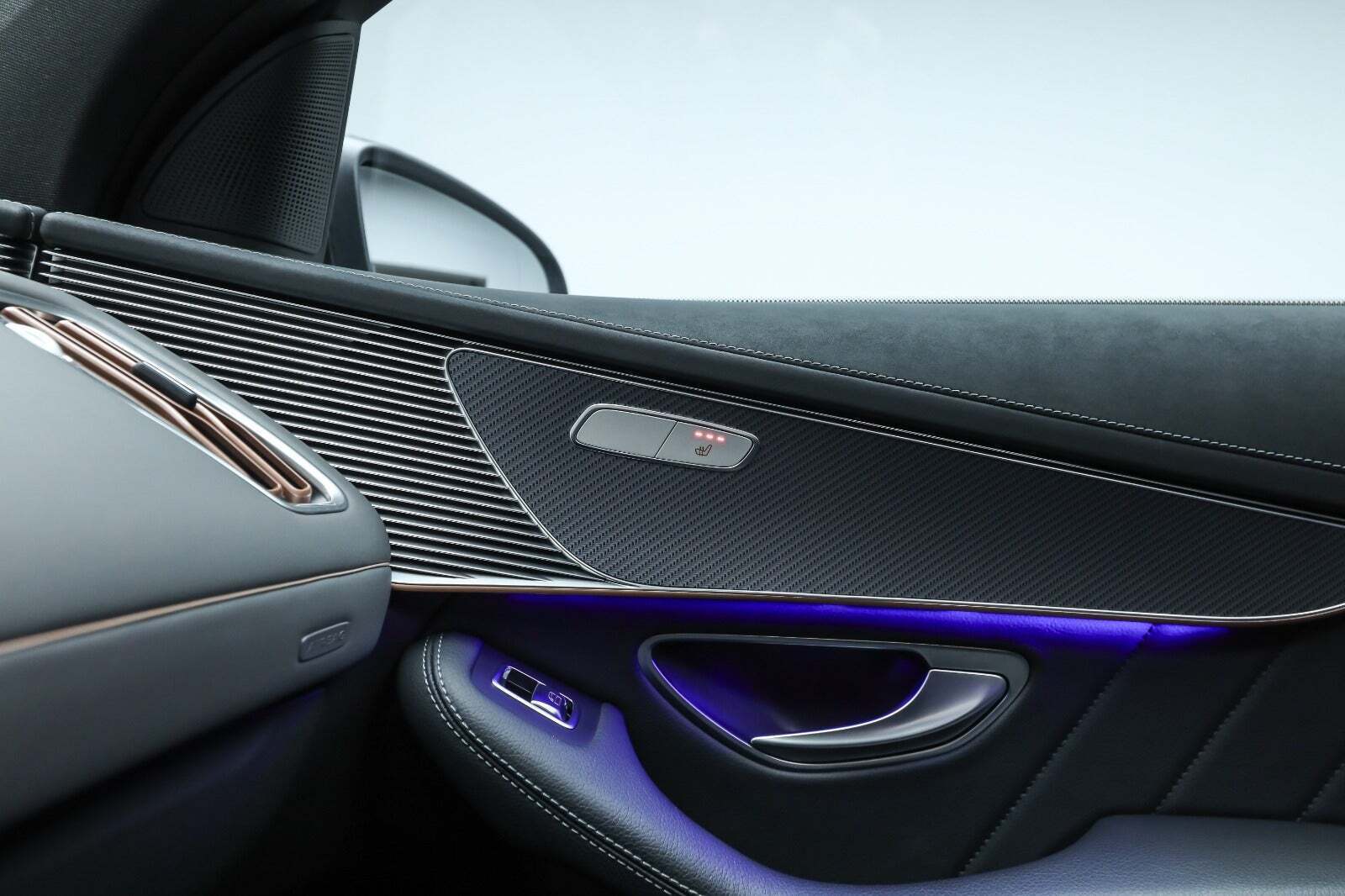 Grå Mercedes EQC400 fra 2023