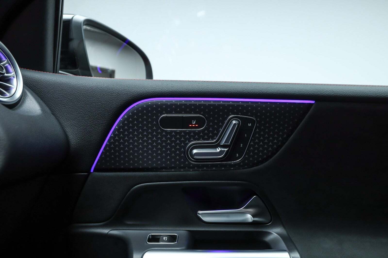 Rød Mercedes EQB250+ fra 2026