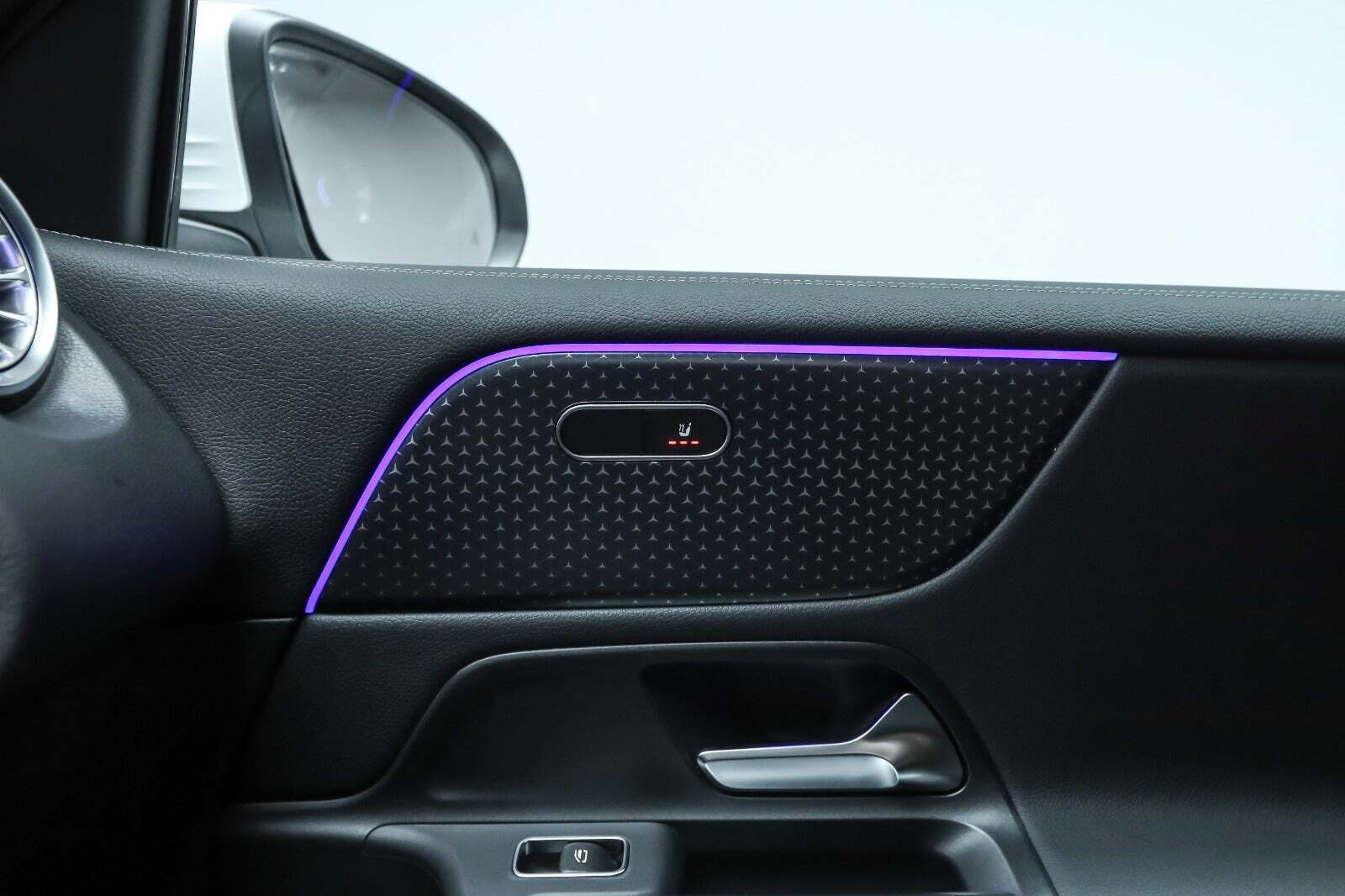 Hvid Mercedes EQB350 fra 2025