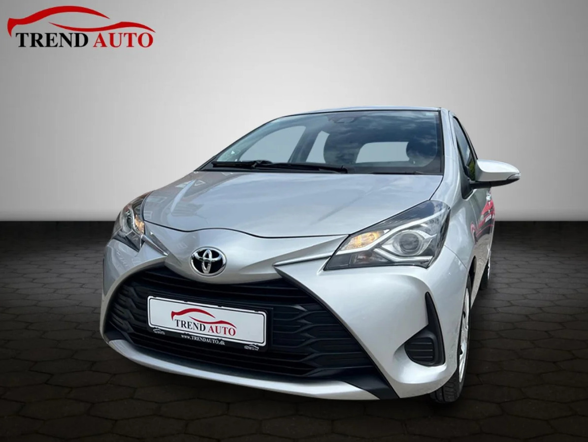 Sølv Toyota Yaris fra 2018 set udefra