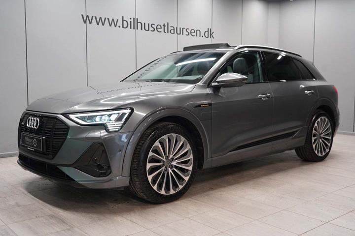 Grå Audi e-tron fra 2021 set udefra