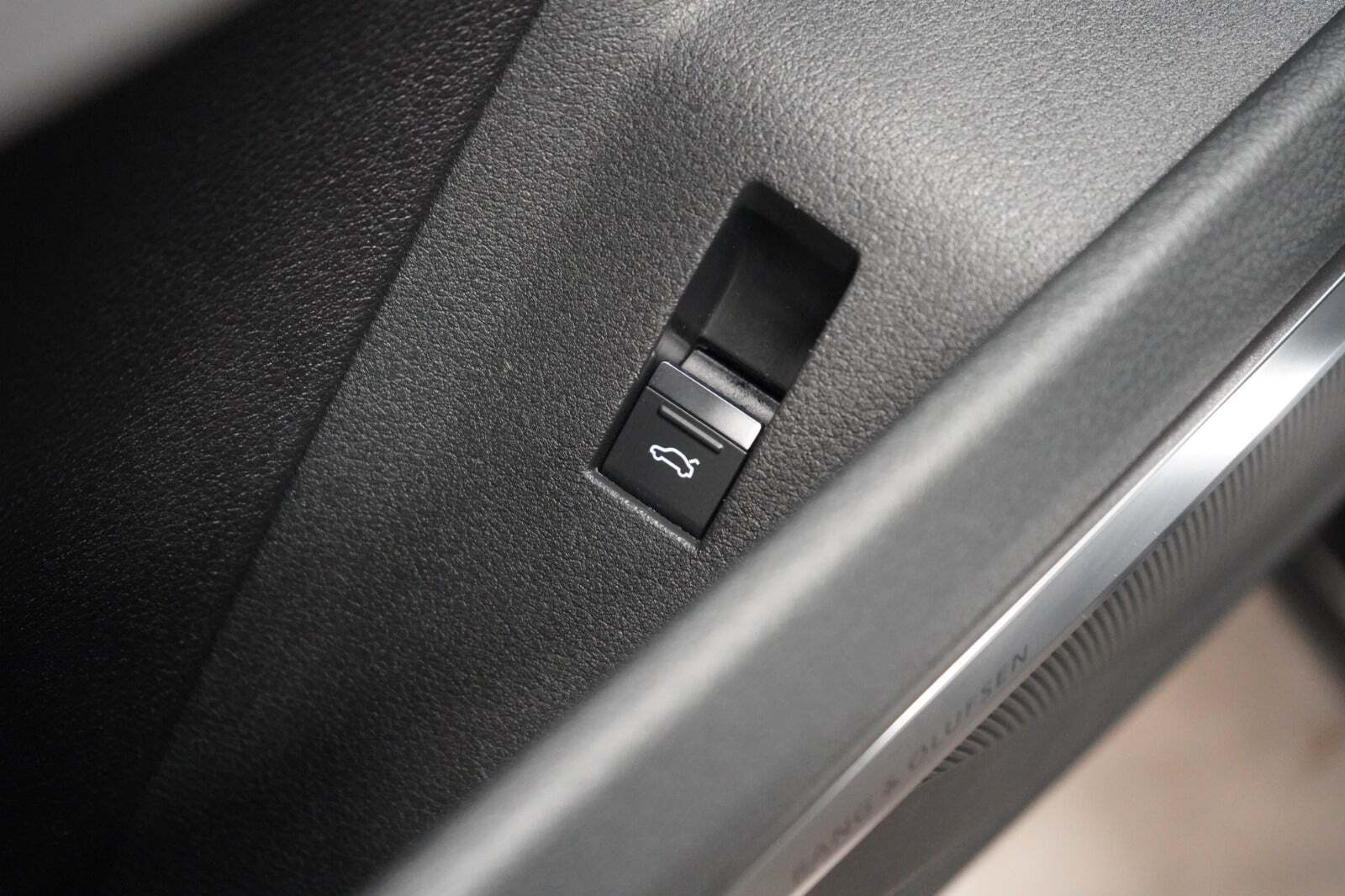 Grå Audi e-tron fra 2021