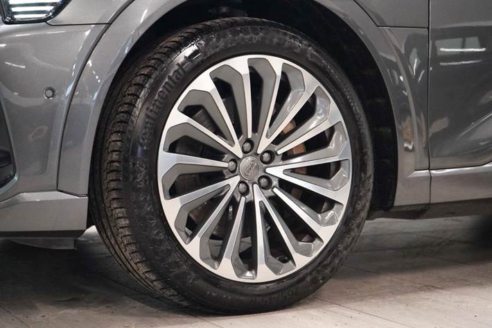 Grå Audi e-tron fra 2021