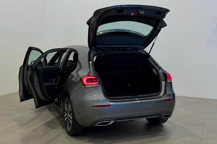 Grå Mercedes A250 e fra 2021