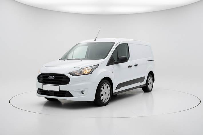 Hvid Ford Transit Connect fra 2020 set udefra