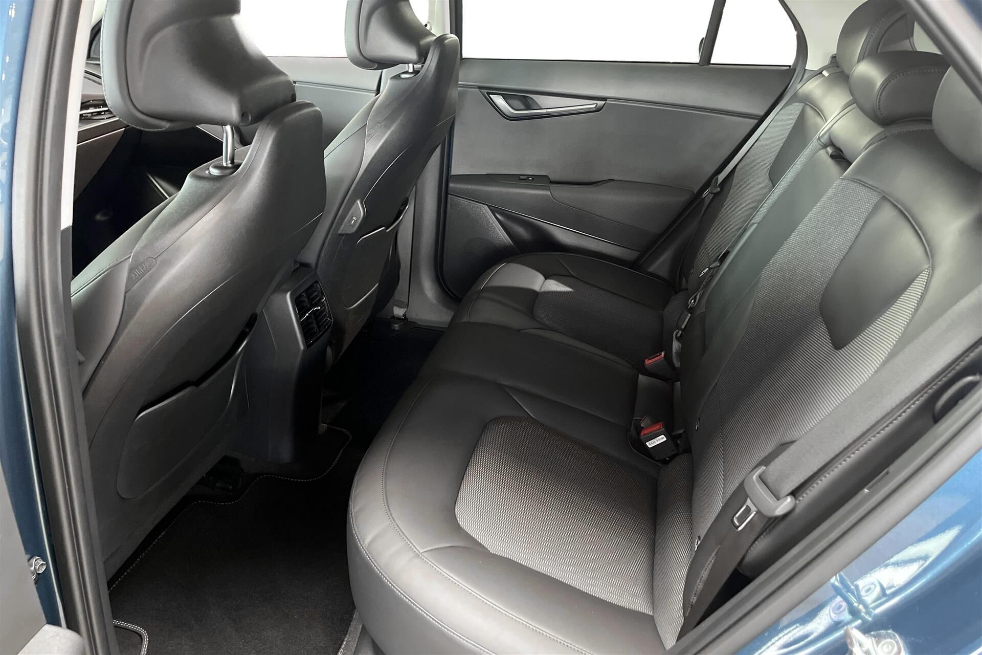 Blå Kia Niro EV fra 2023