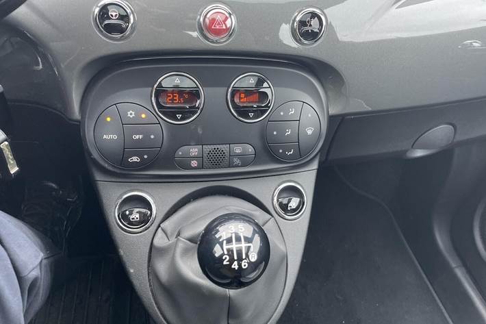 Grå Fiat 500 fra 2021