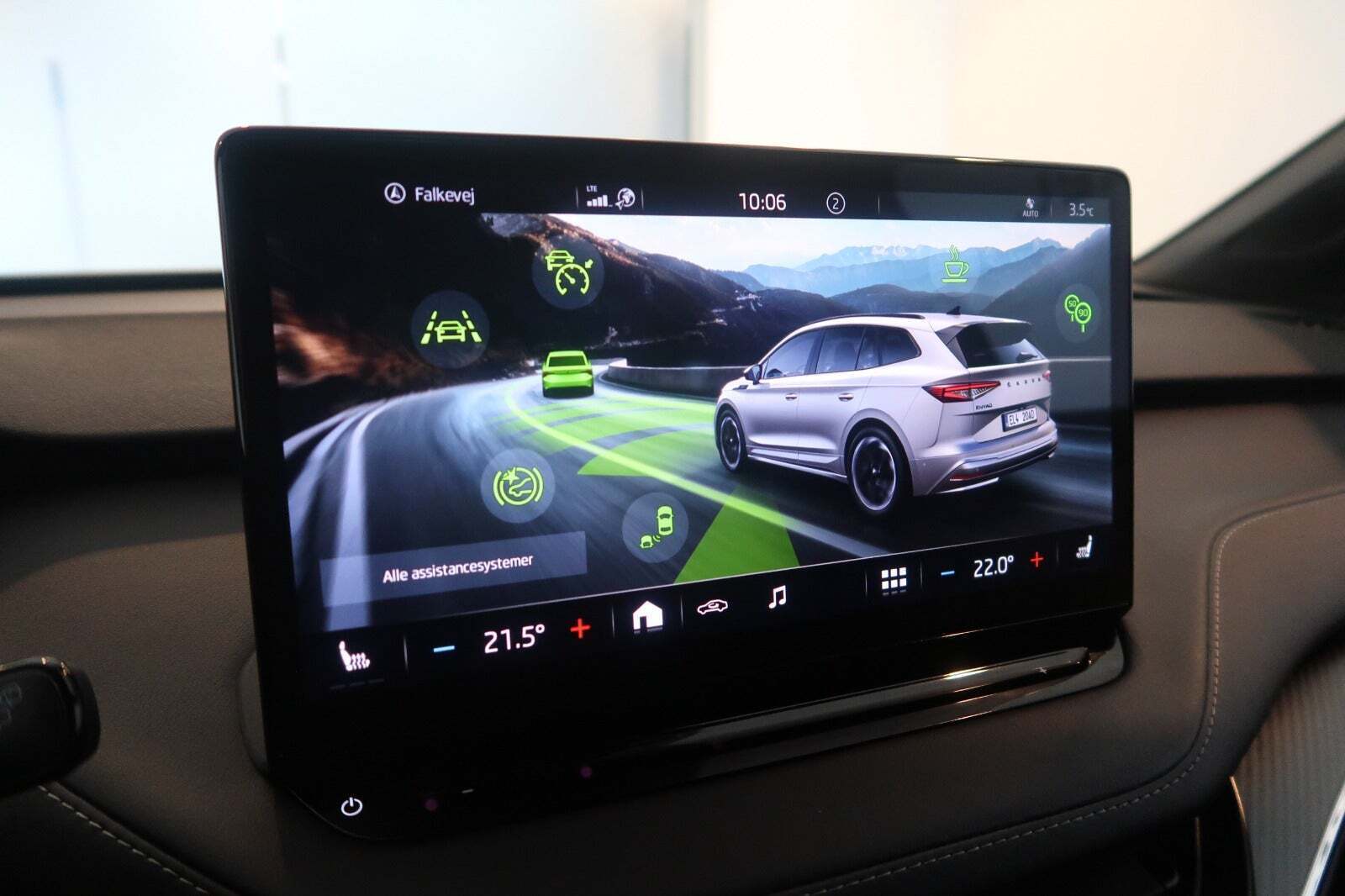 Hvid Skoda Enyaq fra 2022