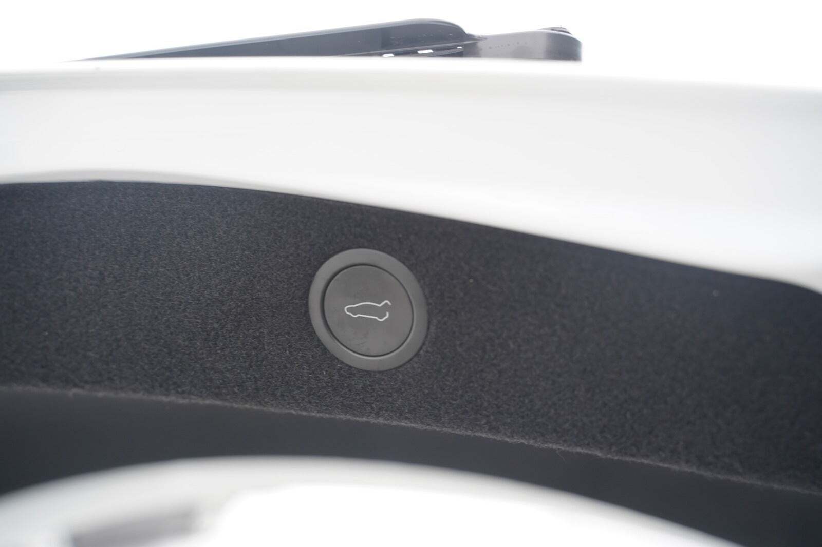 Hvid Tesla Model 3 fra 2024