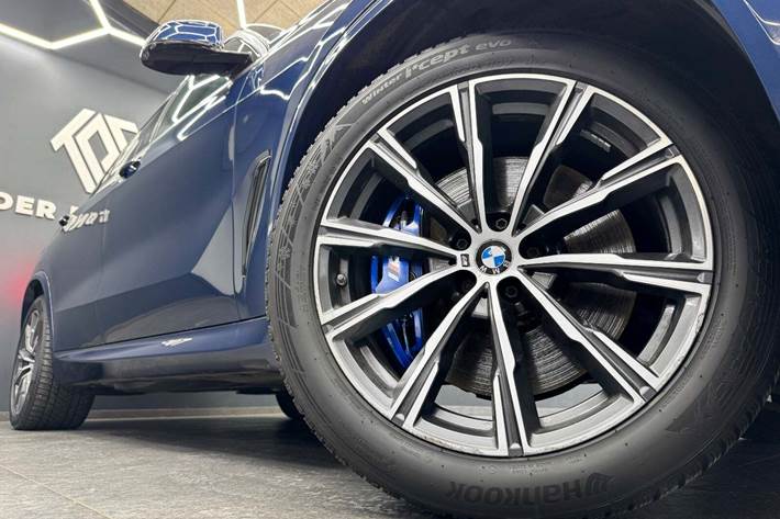 Blå BMW X5 fra 2019