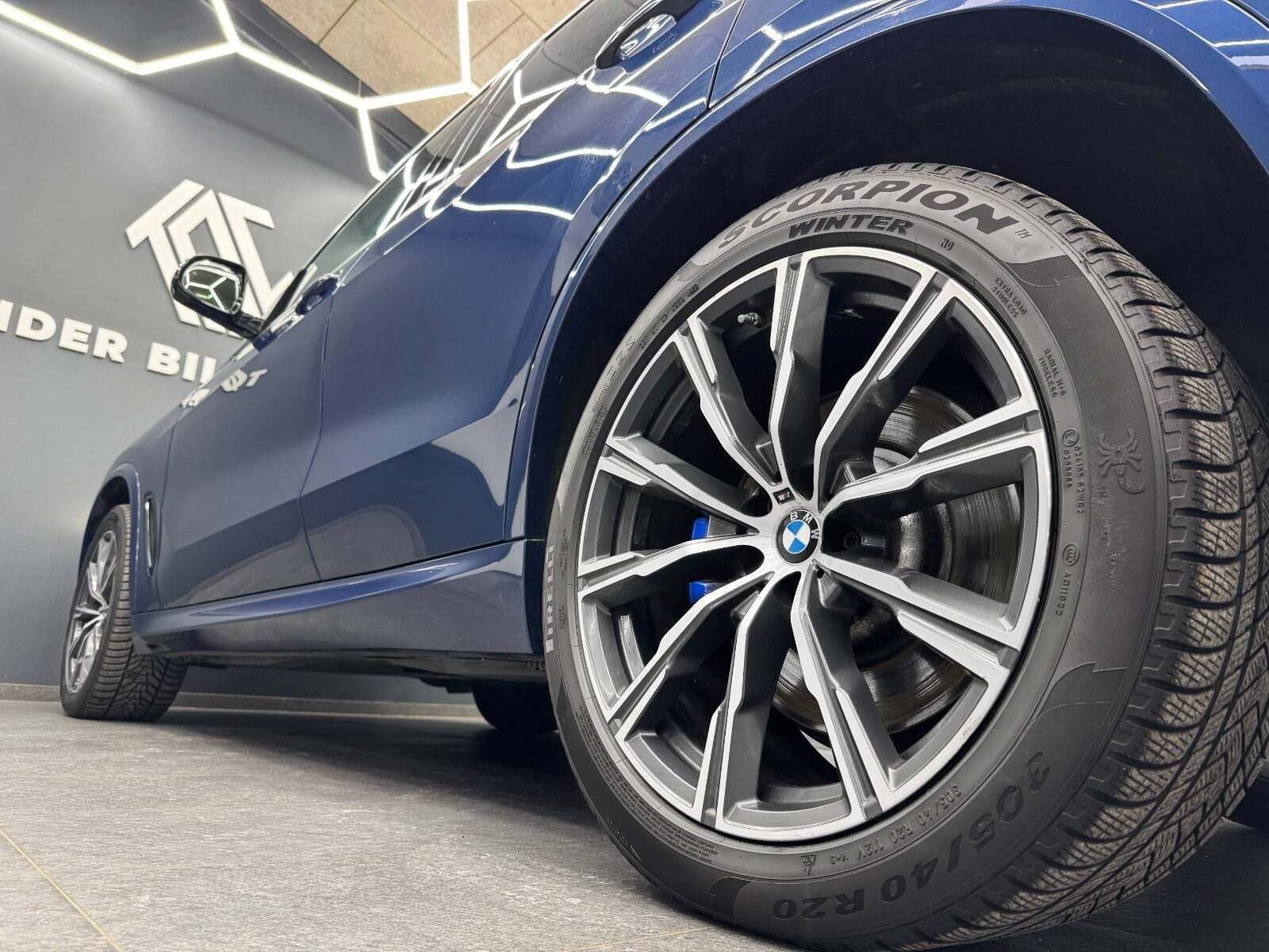 Blå BMW X5 fra 2019