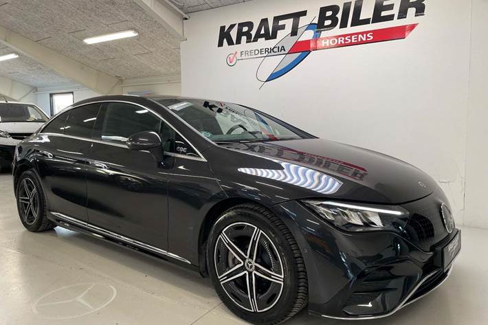 Grå Mercedes EQE350 fra 2024 set udefra