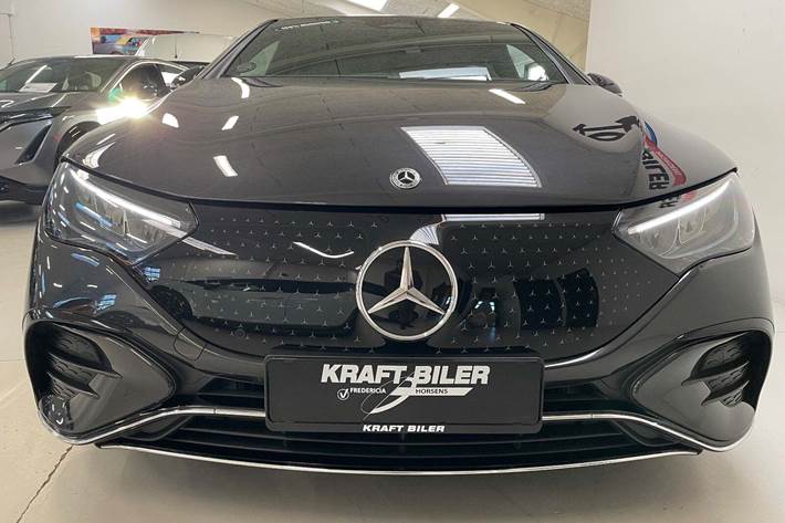 Grå Mercedes EQE350 fra 2024