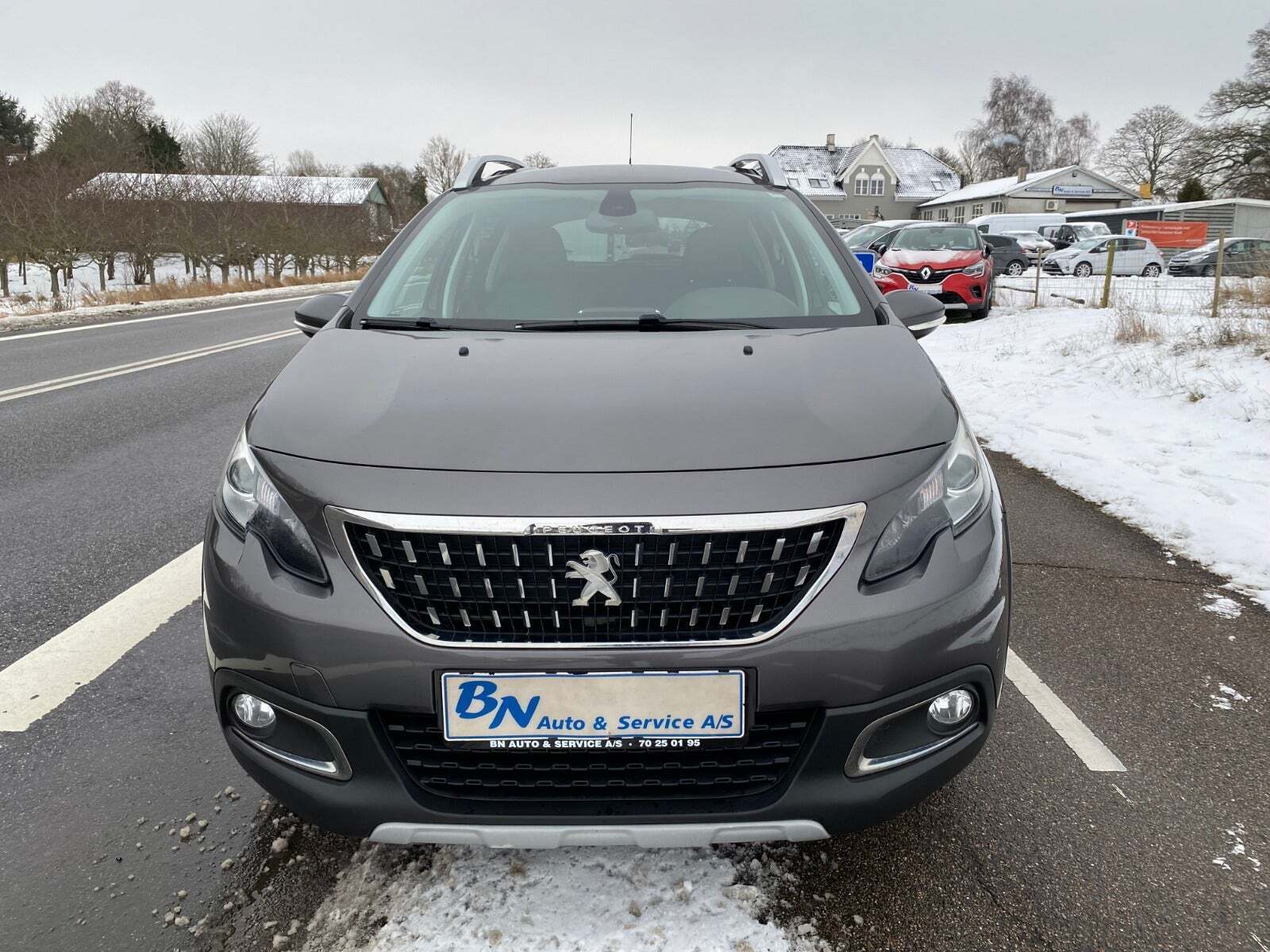 Grå Peugeot 2008 fra 2018