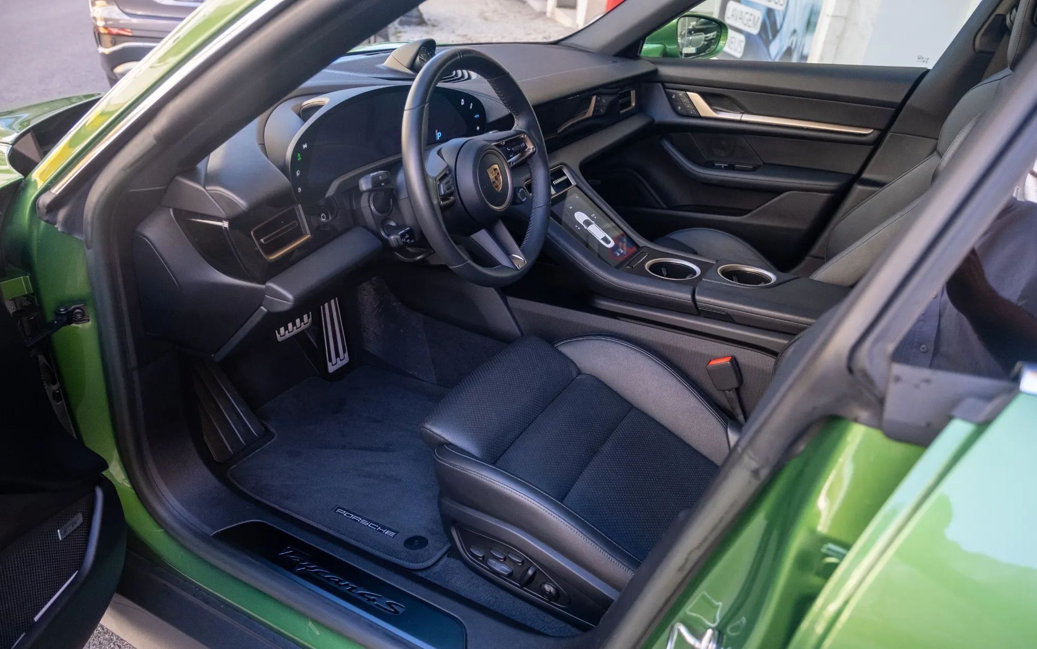 Grøn Porsche Taycan fra 2022