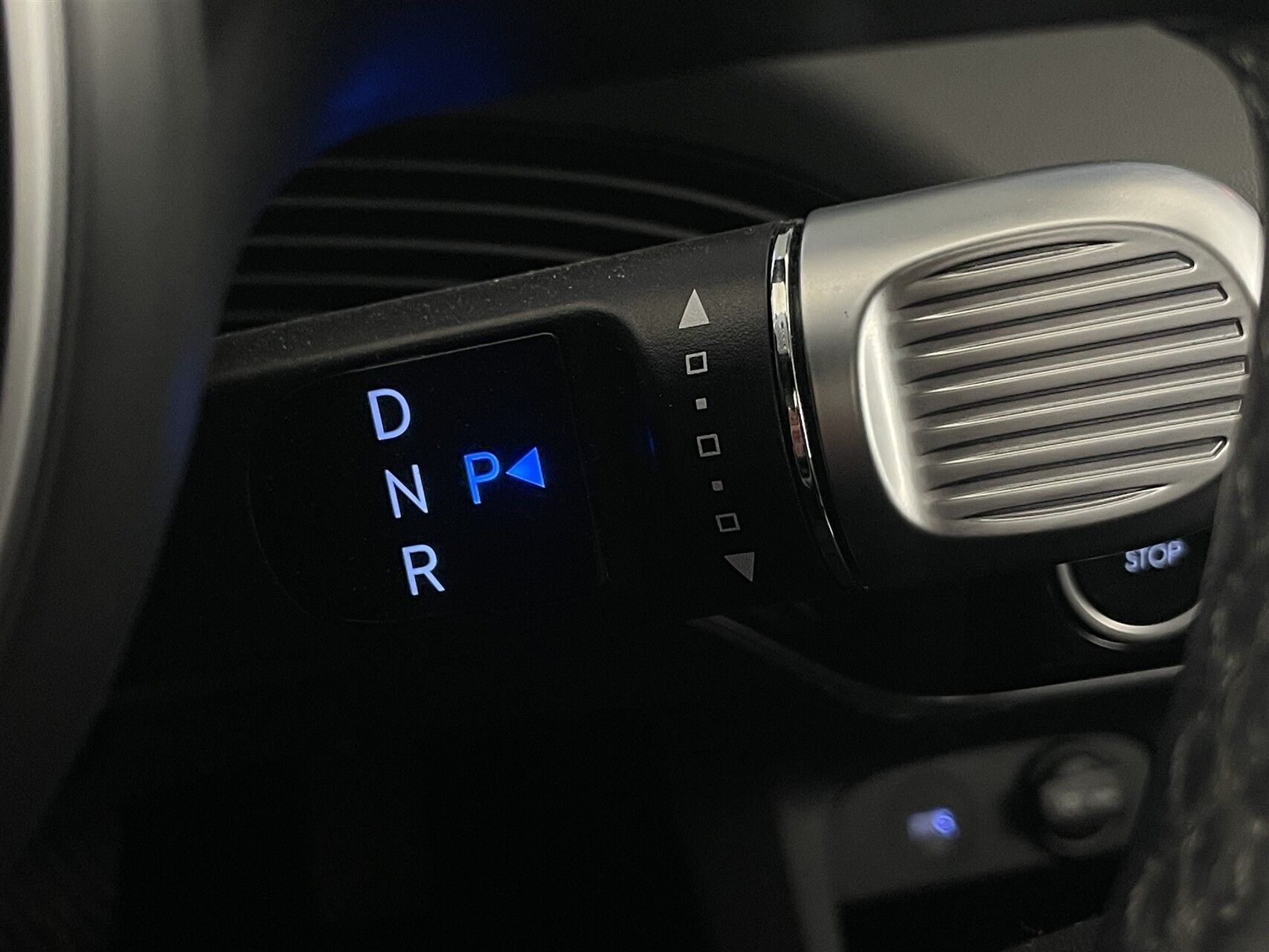 Blå Hyundai Ioniq 5 fra 2023