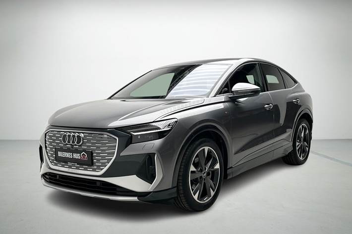 Sort Audi Q4 fra 2024 set udefra