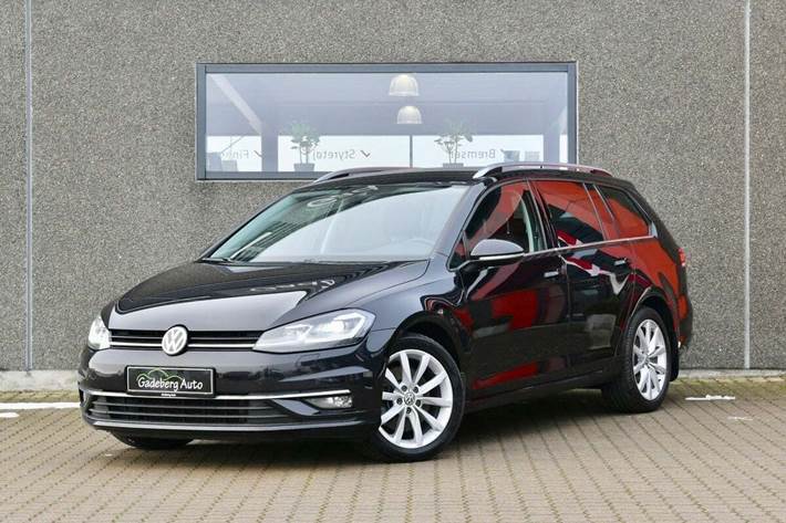 Sort VW Golf VII fra 2017 set udefra